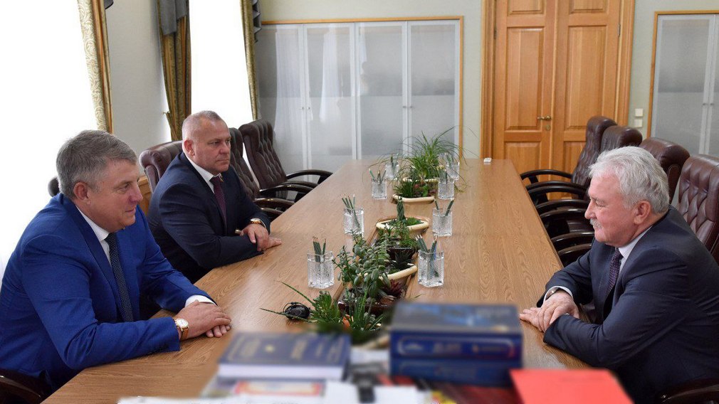 Александр Богомаз встретился с председателем комитета Госдумы по транспорту Евгением Москвичевым