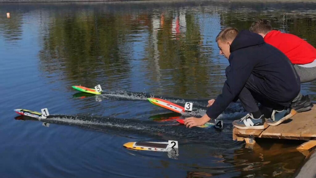 В брянских Клинцах состоялись соревнования по судомодельному спорту