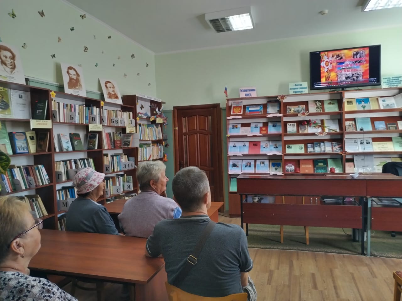 В Первомайской библиотеке прошел вечер «Победы нашей негасимый свет»