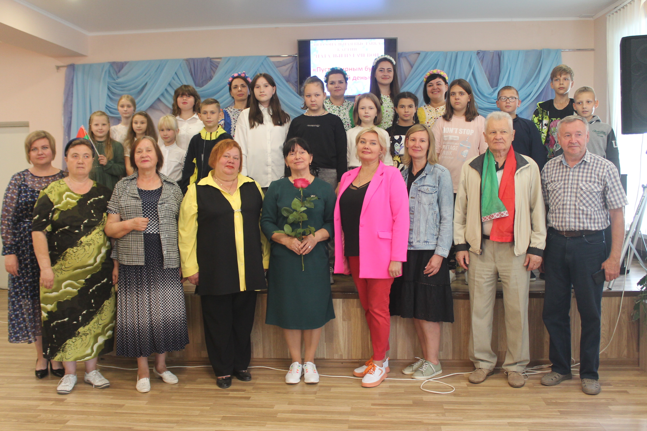 В Карачевском РДК открылась персональная выставка картин Натальи Пугачевой