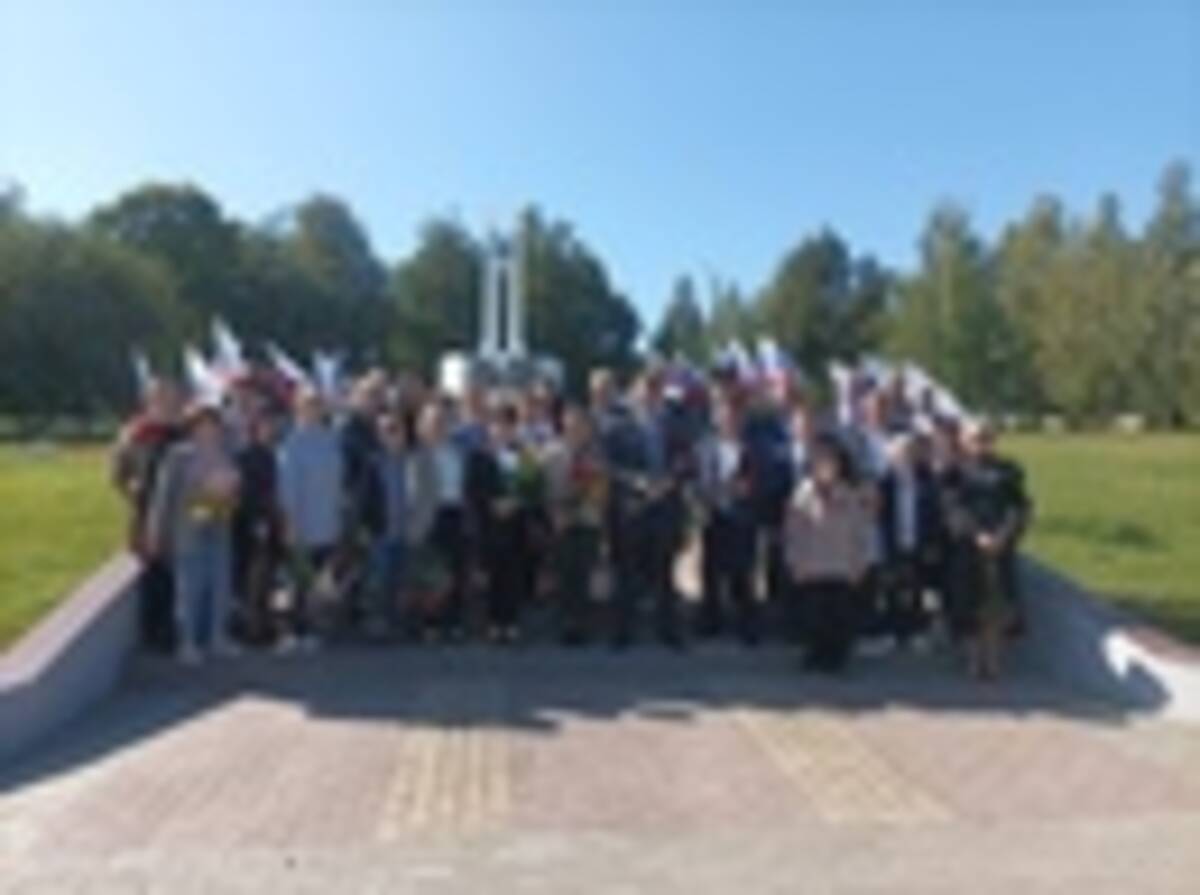 В брянском поселке Климово почтили память погибших воинов