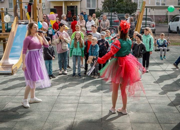 В Брянске благоустроили двор по улице Молодой Гвардии