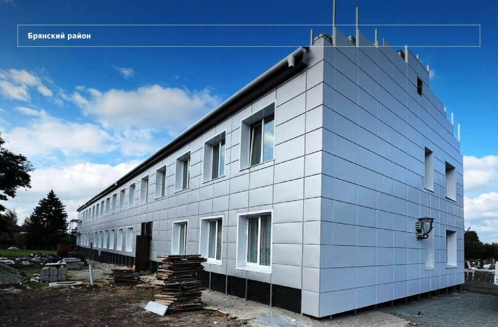 В Брянском районе продолжается ремонт 2-го корпуса Глинищевской школы