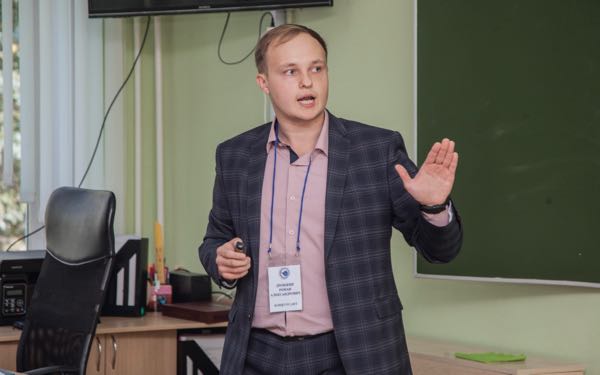 Брянский учитель Роман Дрожжин стал победителем XI областного конкурса «Педагогический дебют – 2023»