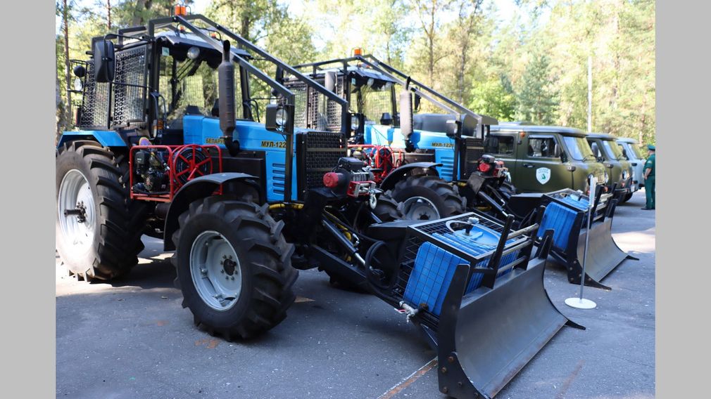 Брянским лесничествам вручили новую технику