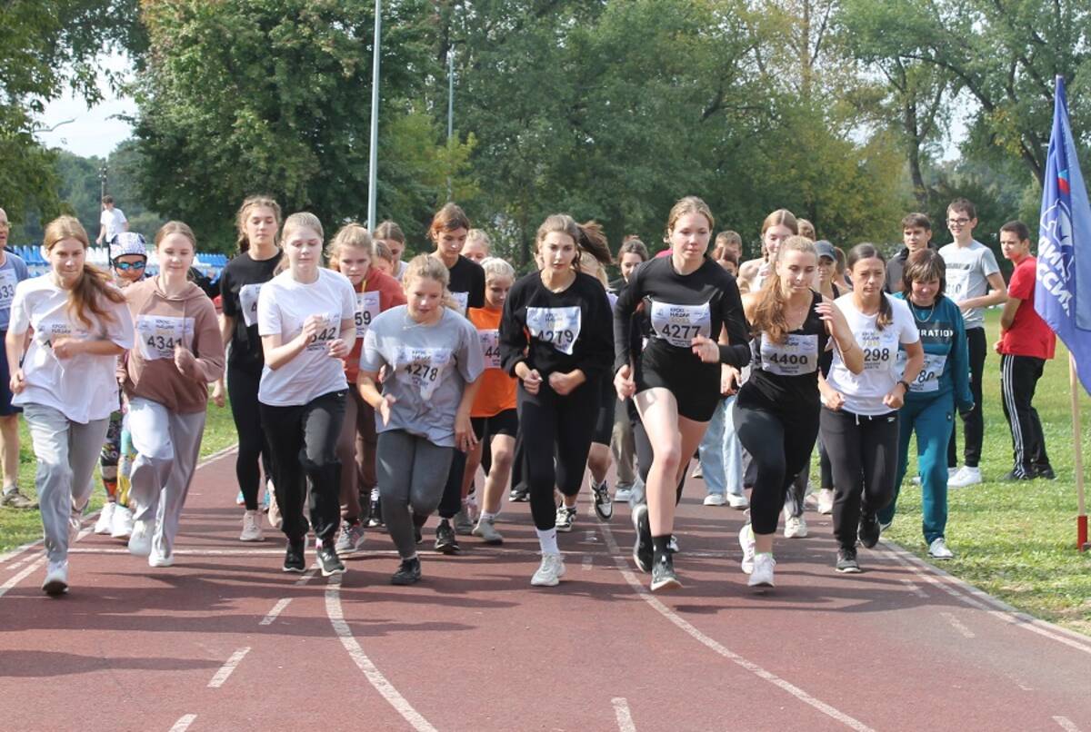 В поселке Локоть прошел Всероссийский день бега «Кросс Нации»