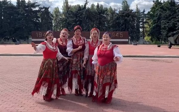 Жители Брянщины участвовали в патриотической акции «Брянская улица — дорога Побед!»