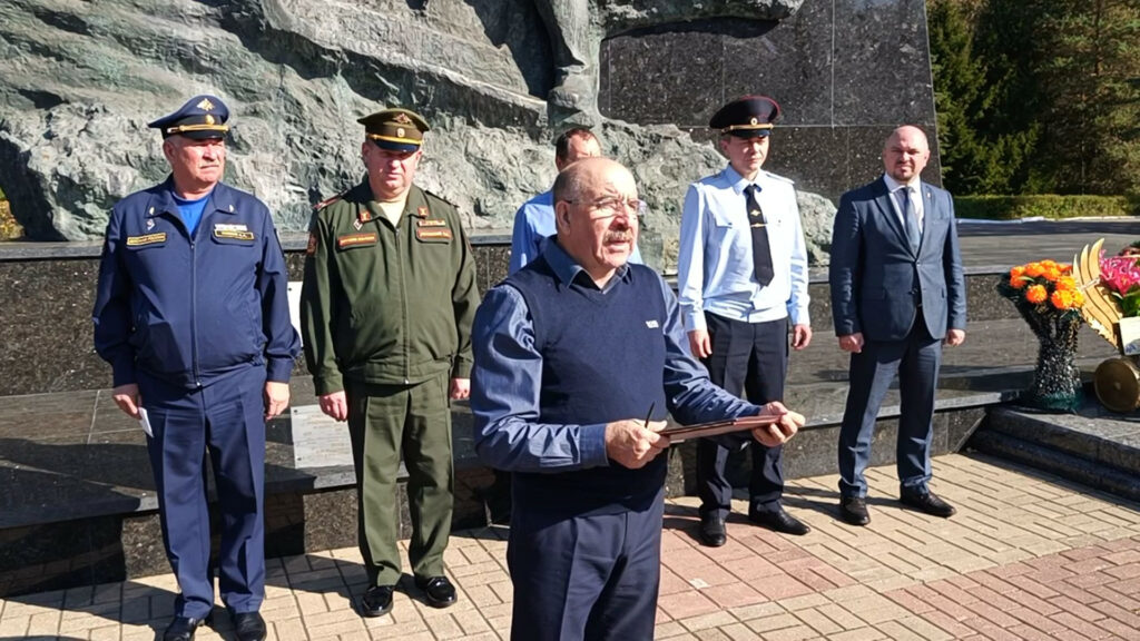 Выпускникам брянских школ ДОСААФ вручили удостоверения