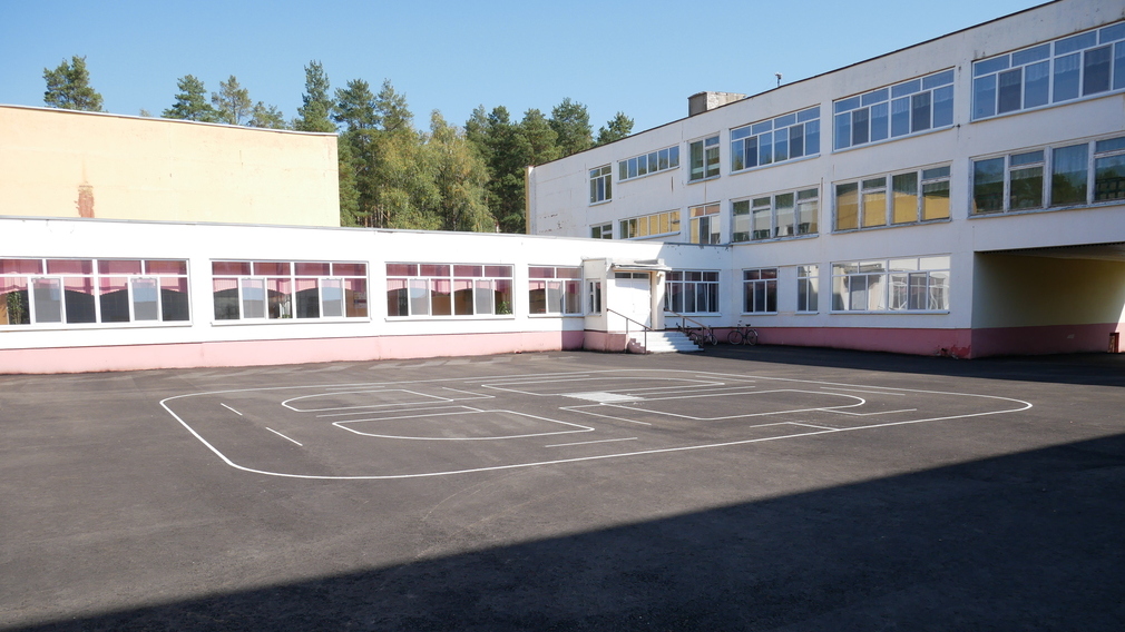 В Брянске территорию возле школы №63 благоустроили