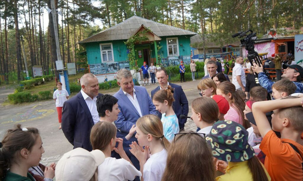 Брянские строители восстанавливают соцобъекты в подшефной Брянке