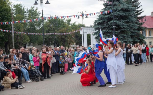 Брянских волонтёров наградили за вклад в победу