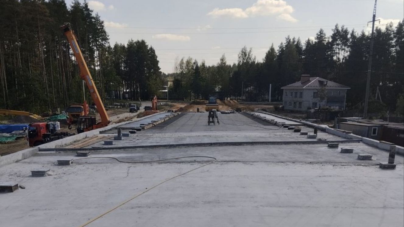 В брянском Сураже продолжается строительство моста через реку Ипуть