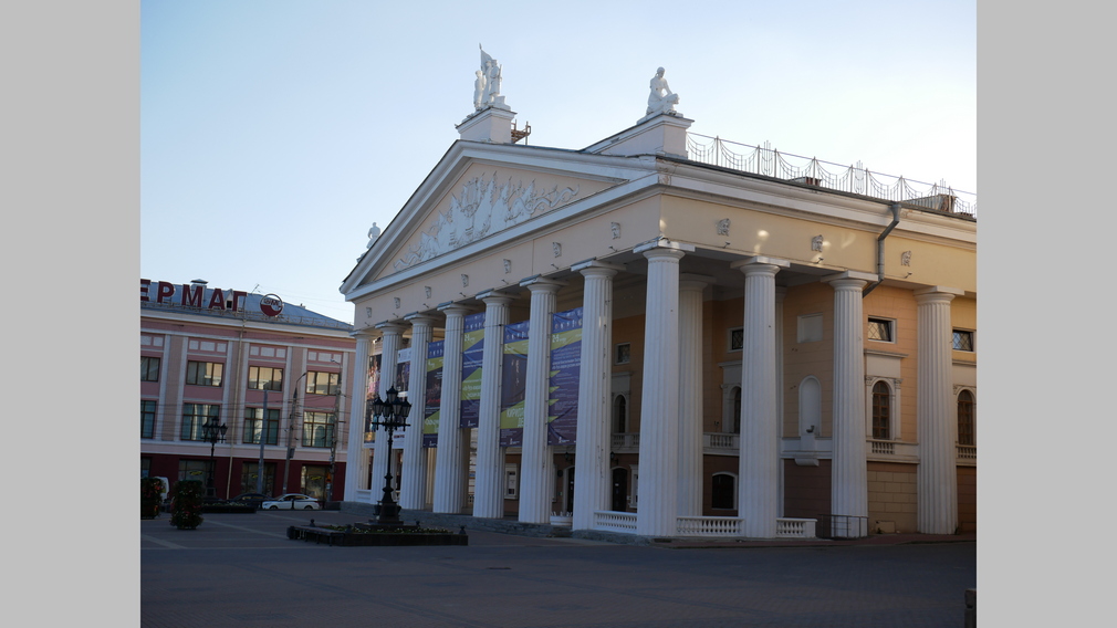 Артисты Брянской областного театра драмы представят зрителям комедию  «Двенадцатая ночь»