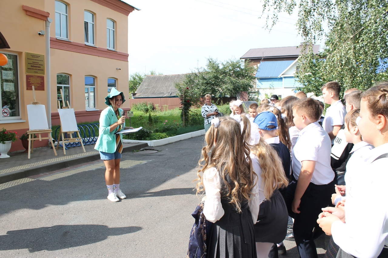 В карачевской районной библиотеке прошла игровая программа «Здравствуй, школа!».