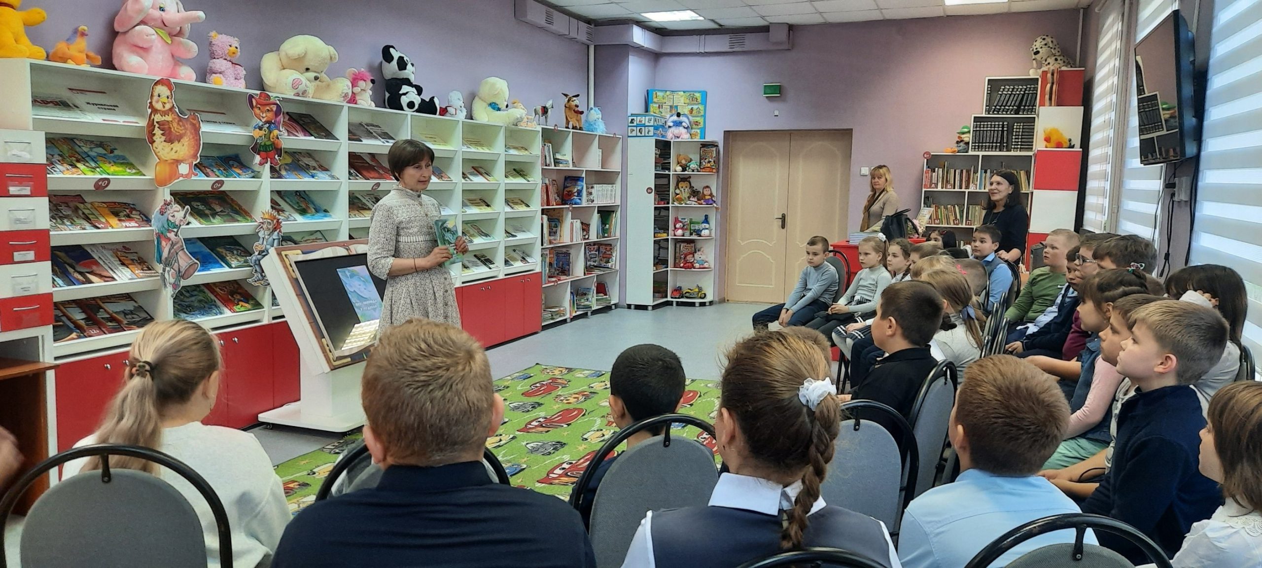 В Карачевской библиотеке прошла презентация книги «Вся природа в чудесах»