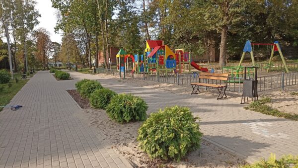 В брянском поселке Мичуринский благоустроили сквер «Садовый»