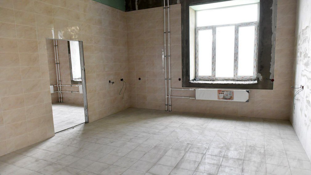 В хирургическом корпусе Брянской областной детской больницы ведутся отделочные работы