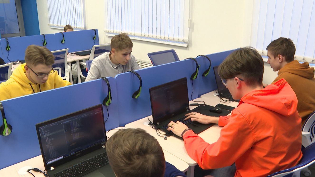 Брянская школьница заняла I место во Всероссийском чемпионате по программированию