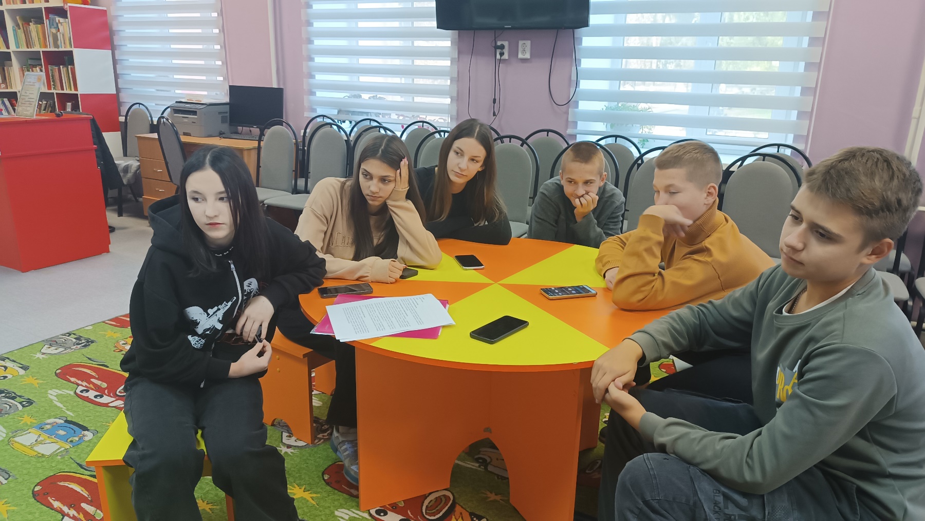 В Карачевской районной библиотеке работает новый клуб «СПЕКТР»