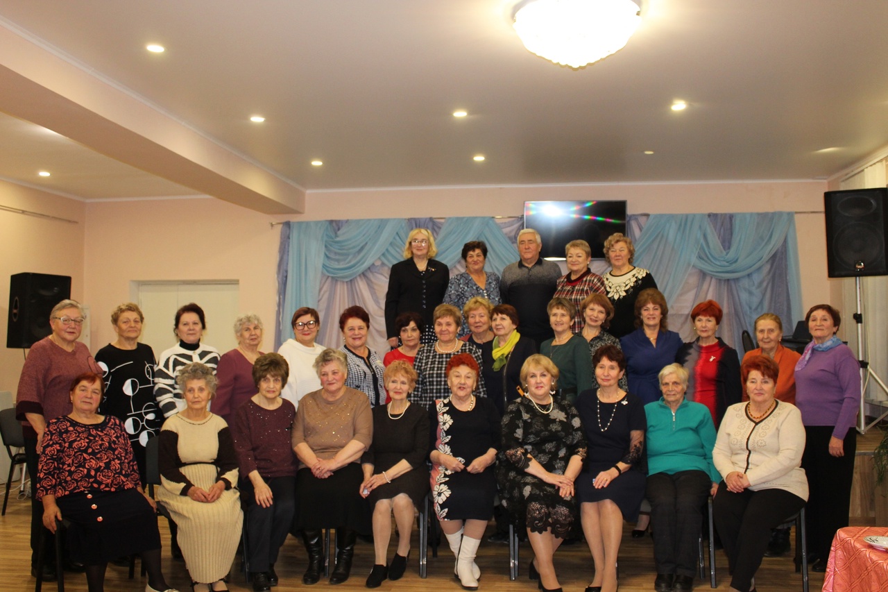 Карачевский клуб ветеранов «Вдохновение» отметил День Матери