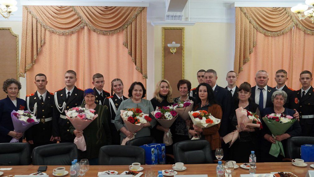 Губернатор Брянской области Александр Богомаз встретился с матерями Героев