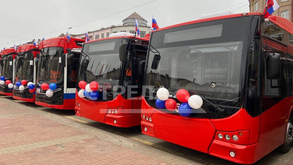 Для брянских автопредприятий закупили новые автобусы и троллейбусы