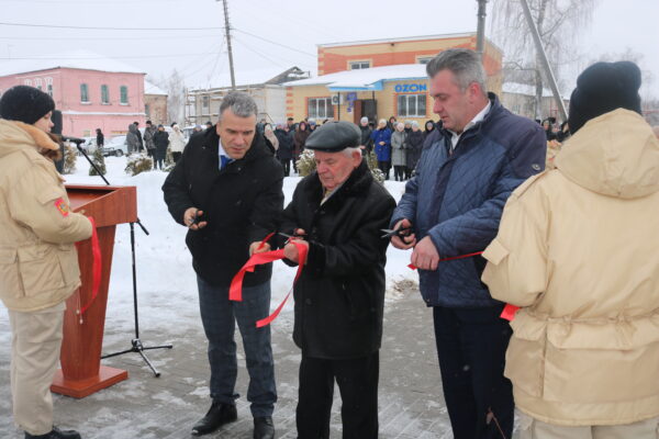 В Рогнединском районе открыли Сквер солдатской доблести