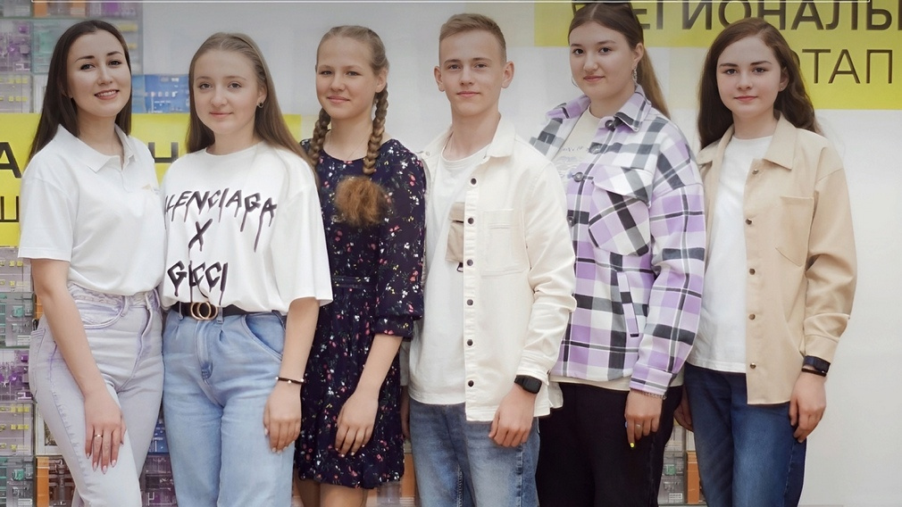 Советник директора брянского лицея Карина Федотова — финалист конкурса «Лидер XXI века»