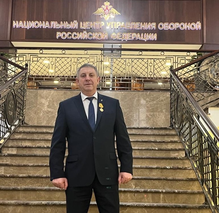 Брянского губернатора наградили медалью Минобороны «Памяти героев Отечества»