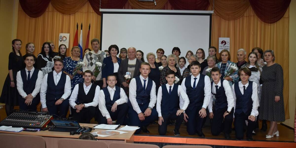 В Клетнянской школе № 2 в Брянской области состоялось памятное мероприятие, посвященное  Году педагога и наставника