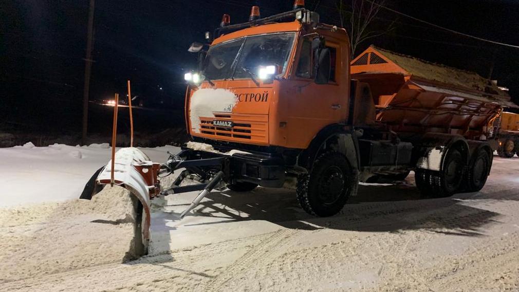 Брянские дорожники продолжают ликвидировать последствия снегопада