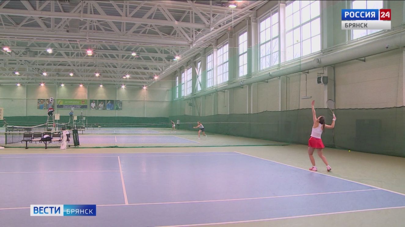 В Брянском теннисном центре проходит турнир «Хрустальный мяч»