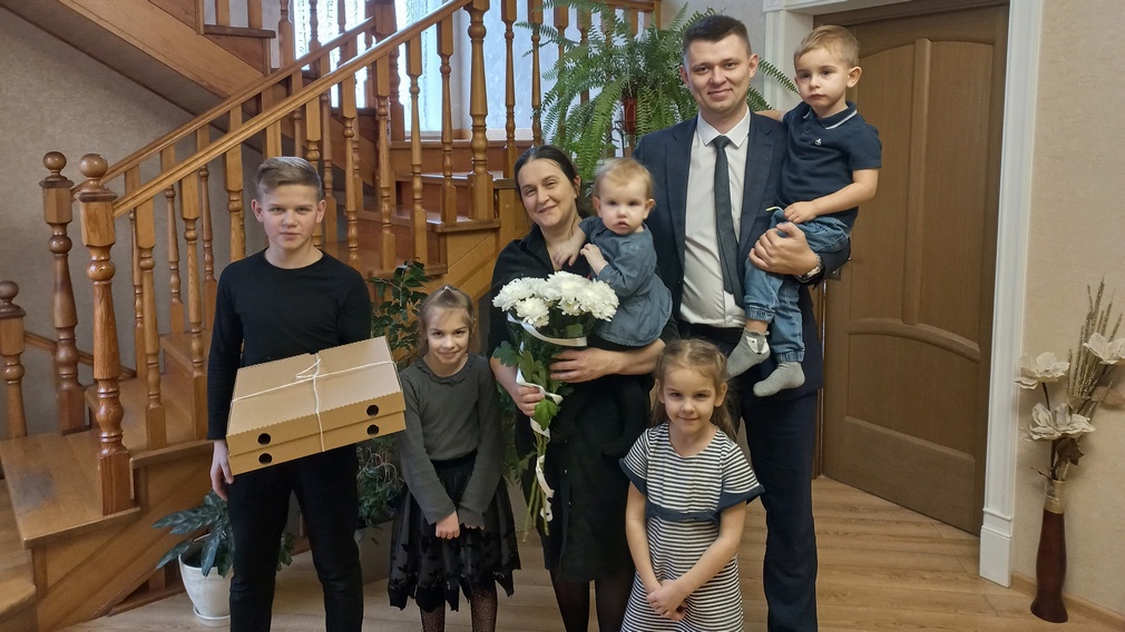 В Брянске поздравили воспитавших девять и более детей мам