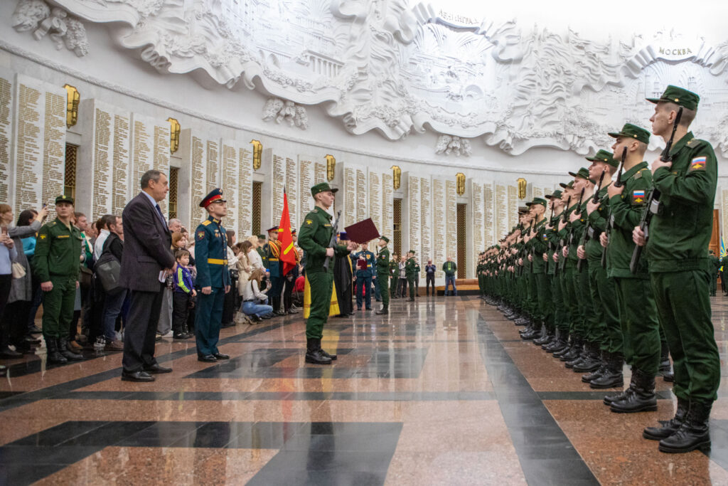Брянские новобранцы Преображенского полка в Музее Победы принесли присягу