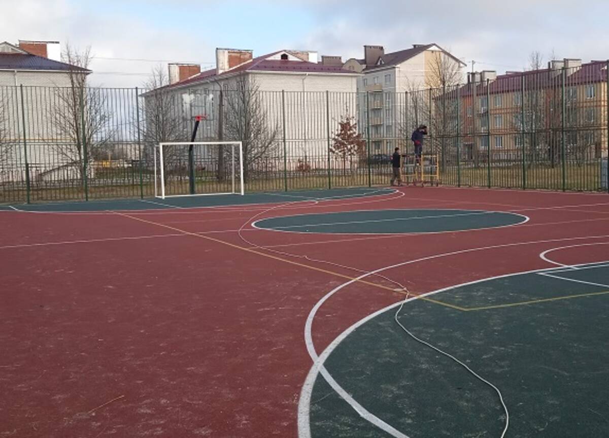 В Суземке Брянской области  установили  новую  спортивную площадку