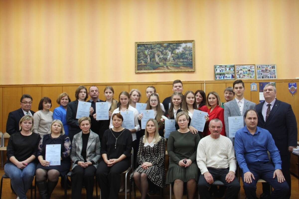 В Брасовском районе Брянщины  вручили сертификаты на именные стипендии ученикам школ