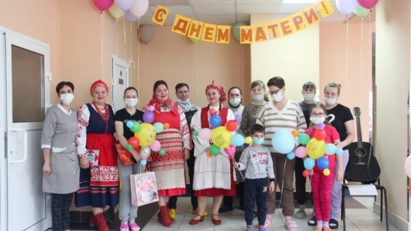 Брянский ансамбль «Макоша»  для подопечных благотворительного фонда «Ванечка» и их мам выступил