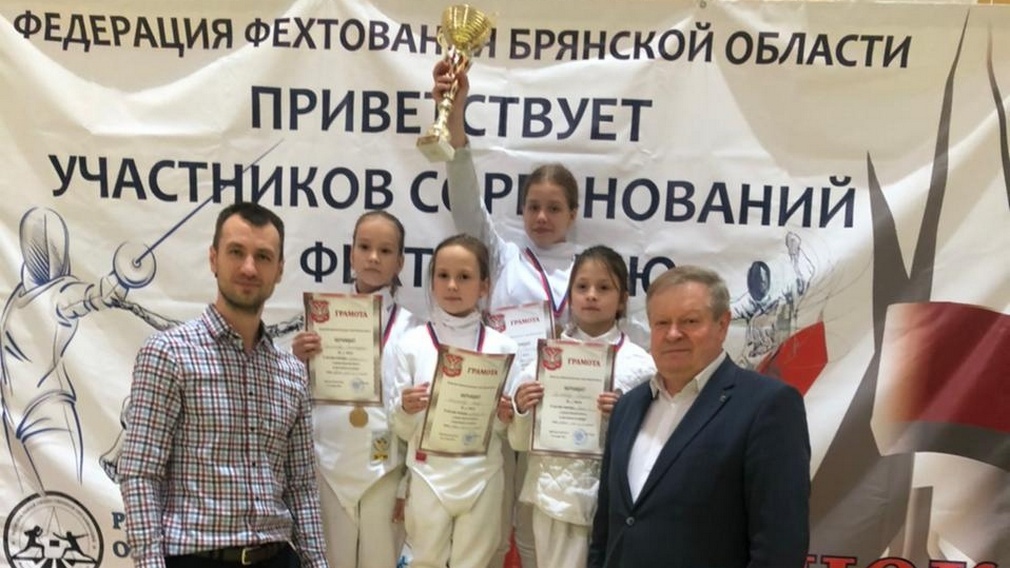 В брянском Дворце единоборств прошел турнир по фехтованию на рапирах