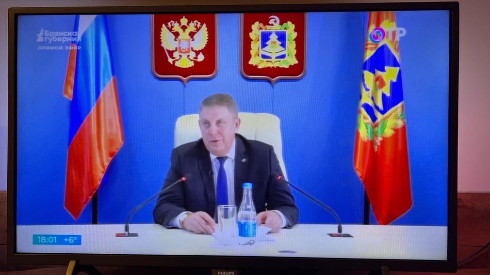 Губернатор Брянщины Александр Богомаз на прямой линии с жителями региона ответил на вопрос о ремонте памятника водителям