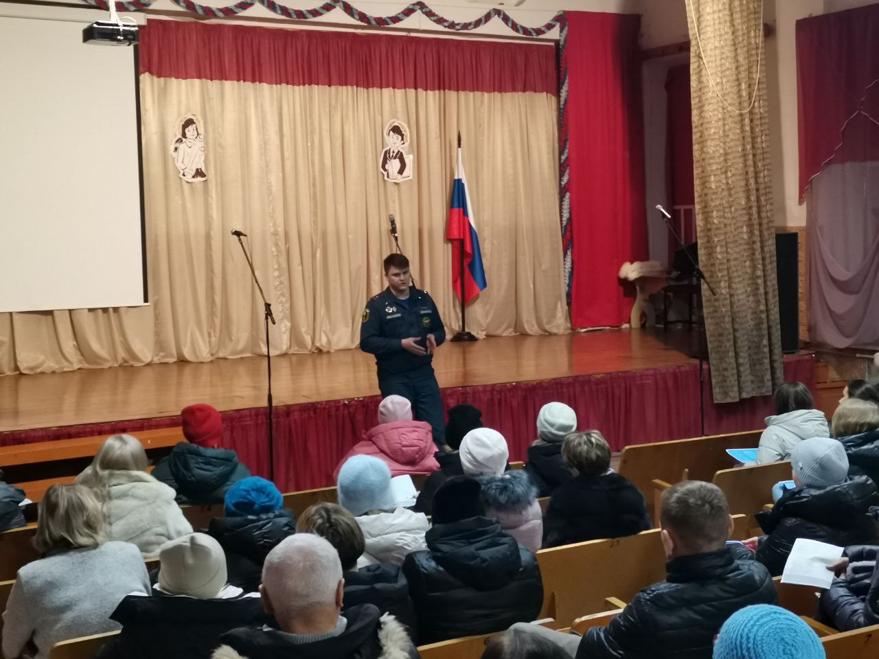 Сотрудники полициии и МЧС по Карачевскому району посетили родительское собрание