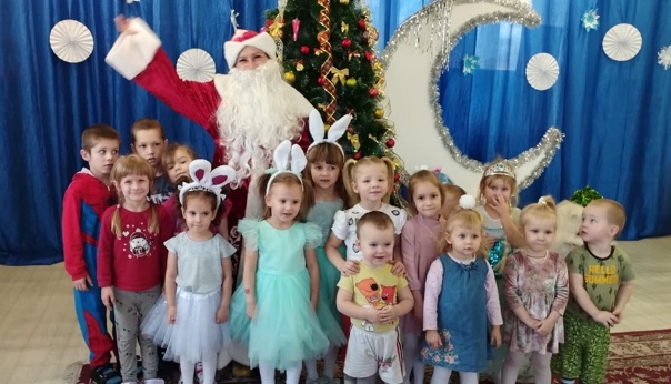 Малыши карачевского детского сада » Солнышко» весело встретили Новый год