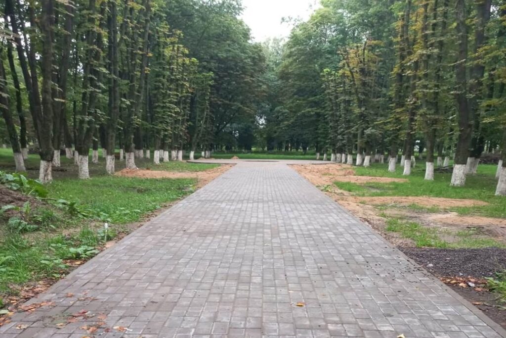 В Красной Горе 3-й этап благоустройства парка культуры и отдыха завершился