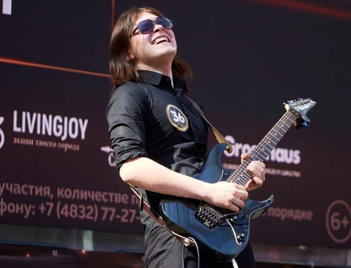 Брянский рок-музыкант Константин Бобков выступил с концертом в Москве