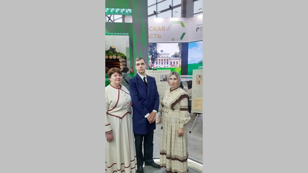 Сотрудники брянского музея «Овстуг» провели презентации на выставке «Россия»