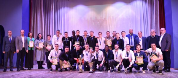 В брянском Дятькове чествовали футболистов и тренеров