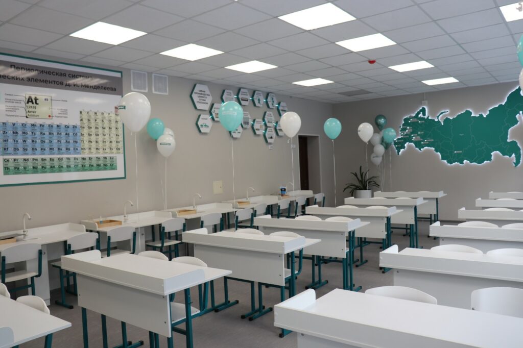 В Фокинской школе №3 открыли новый класс химии