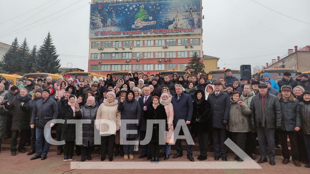 Школы Брянщины получили 49 новых автобусов