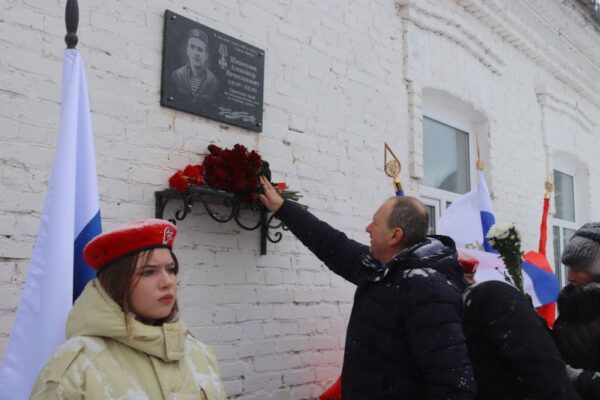 В брянском селе Рожны увековечили память героя-земляка Шишкунова Александра