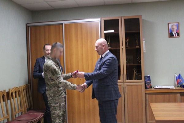 Участник СВО из брянской Жуковки получил ключи от квартиры