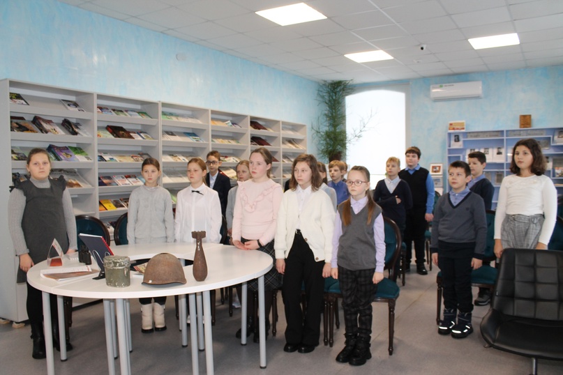 В Карачевской районной библиотеке прошло тематическое мероприятие «Помним тебя, Неизвестный солдат»